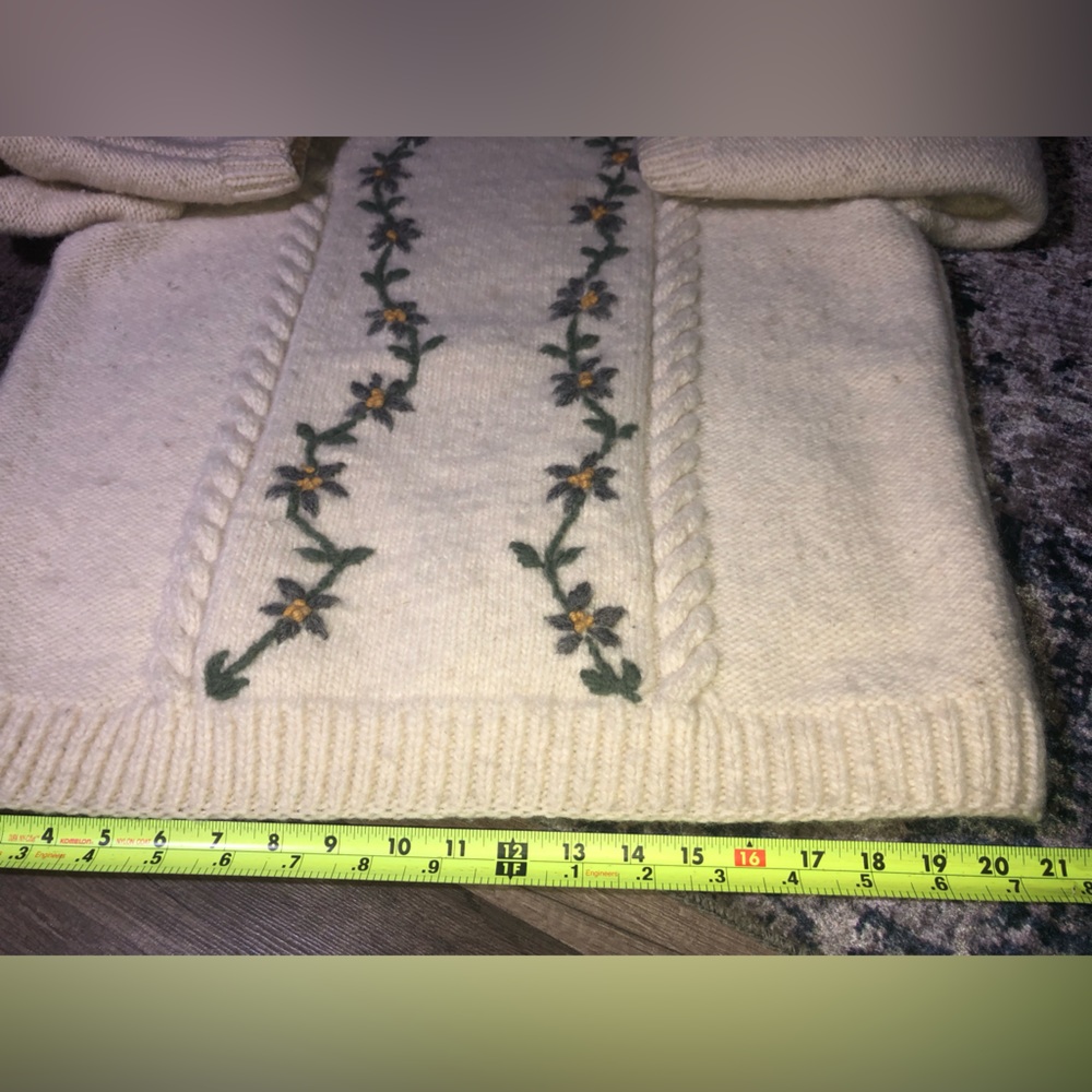 Vintage Hand-knit Cable Knit Floral Embroidery Wool Sweater womens M/L - Picture 8 of 16